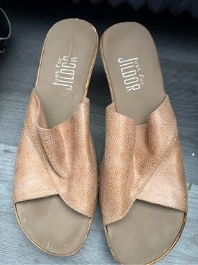 Tan Textured wedges